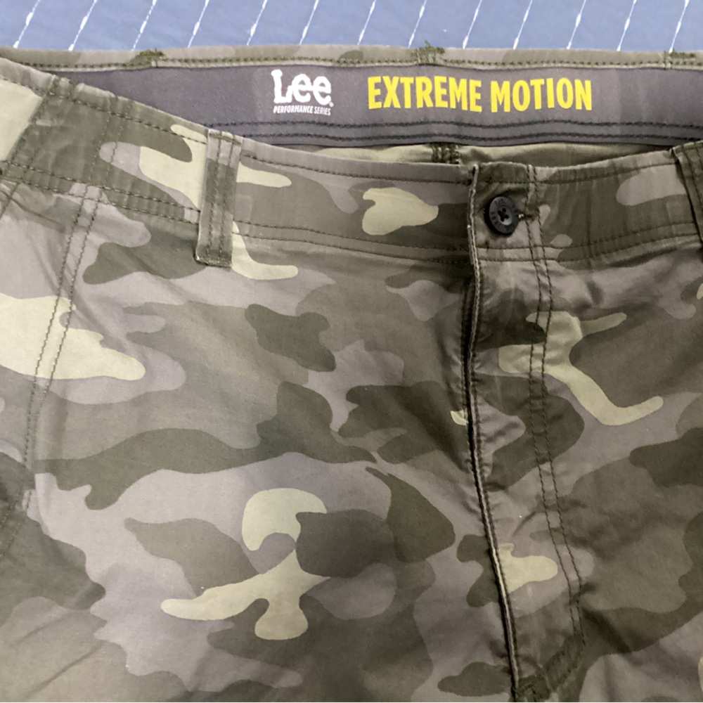 Mens Lee Extreme Motion Camo Shorts New 38